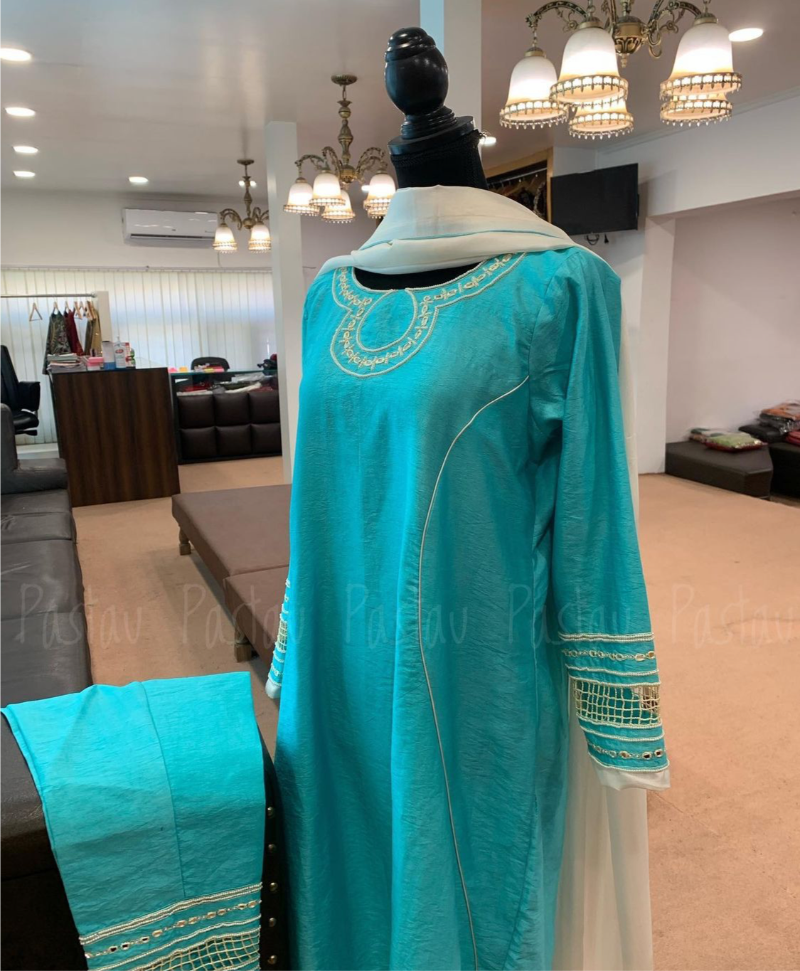 Handembroidered A line dress - Pastau