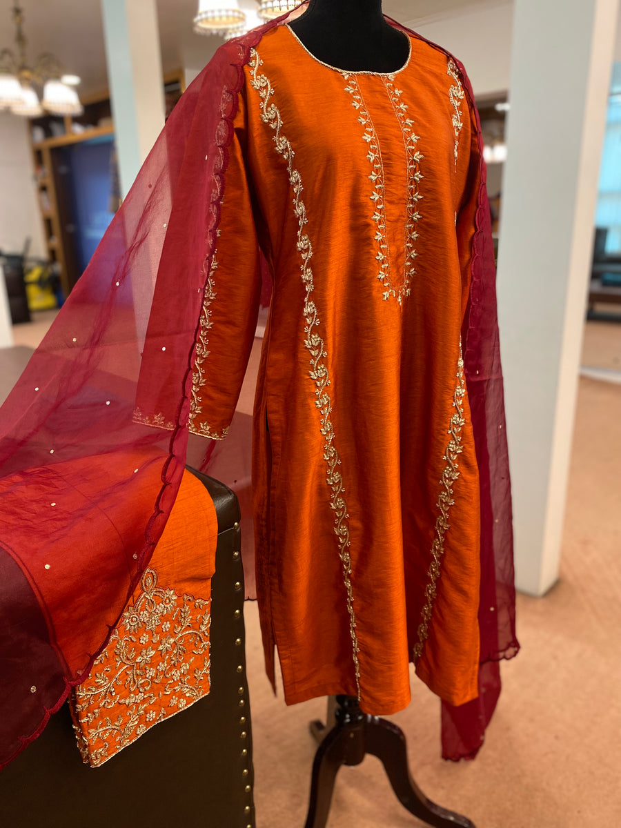 Hand embroidered rust and maroon suit 3pc stitched – Pastau
